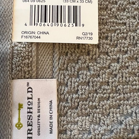 Threshold bath towel set - NWT - embroidered with flowers & Katy - Classic Gray - Picture 5 of 10